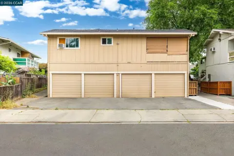 Quadplex with Side Yard