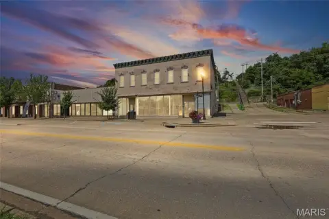 Mixed-Use Building with Apartment