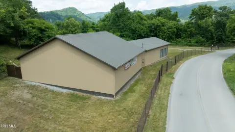 Sneedville Commercial Building on 15 Acres