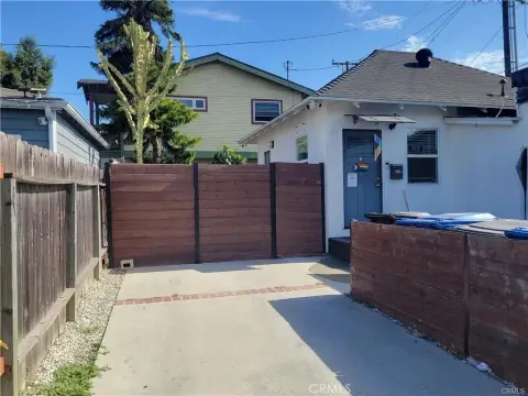Duplex Residence with Bonus Room