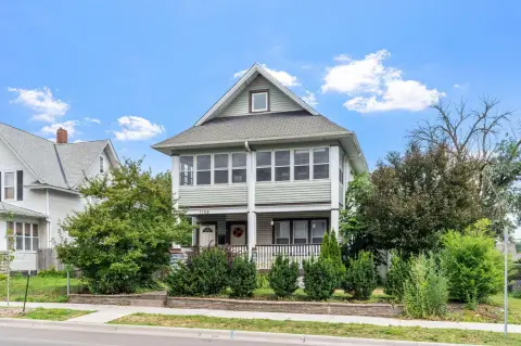 Victorian Duplex with Fenced Yard