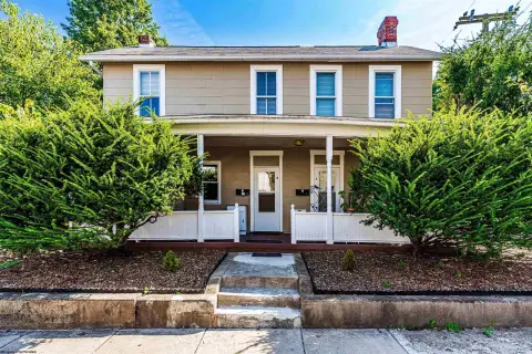 6-Unit Apartment Building