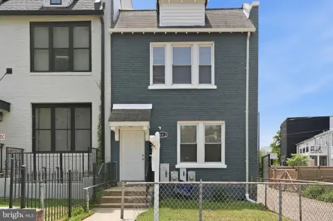 End-Unit Duplex Townhouse