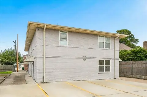 4-Unit Apartment Building