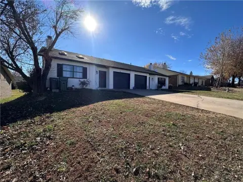 Updated Duplex Near Rogers Amenities