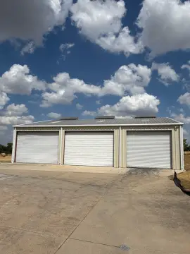 Concrete-Floor Flex Shop