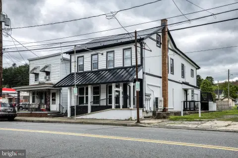 Versatile Mixed-Use Investment Opportunity