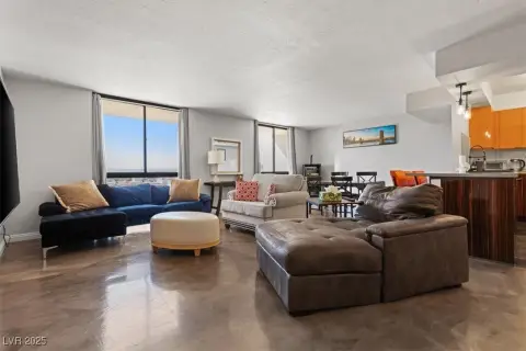 Las Vegas High-Rise Condo