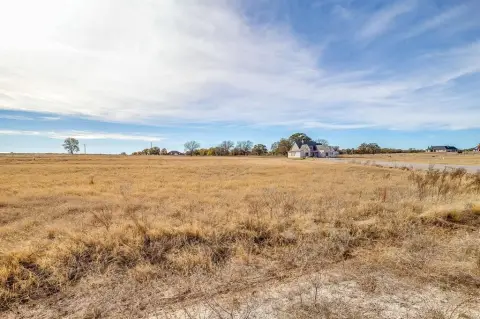 Spacious Land in Poolville, TX