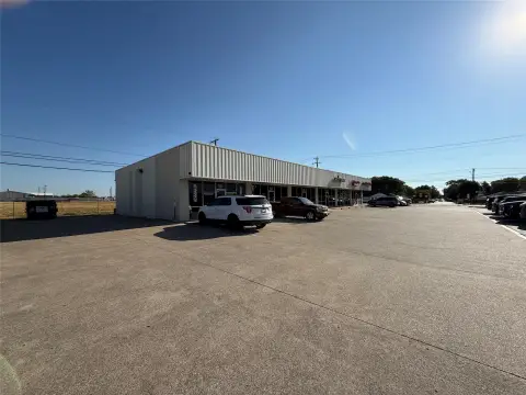 Six-Unit Retail Shopping Center