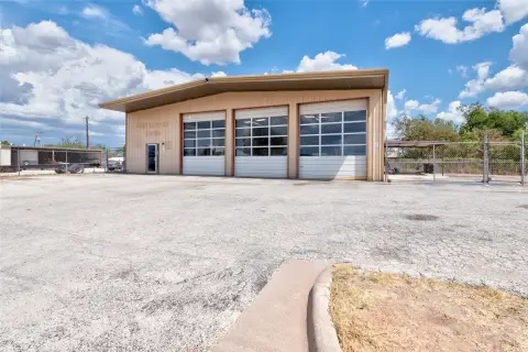 Automotive Shop with Flexible Layout