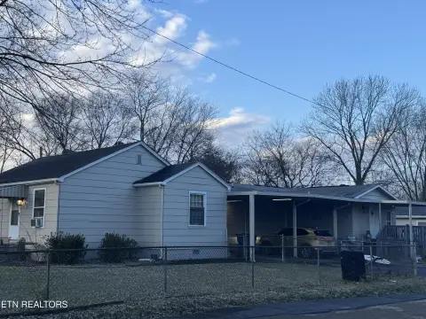 Updated Duplex with Fenced Yard
