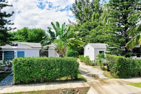Single-Story Triplex Property