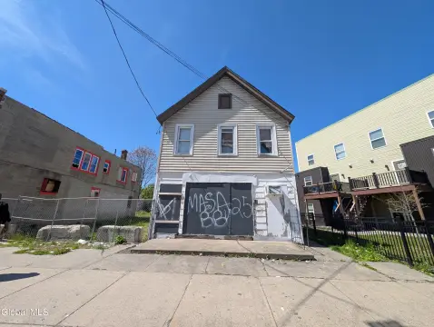 Duplex with Flexible First Floor