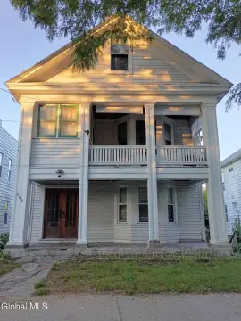 3-Unit Triplex with Fenced Yard