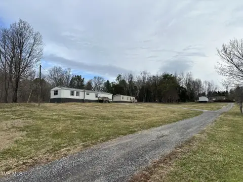 Remodeled Mobile Homes on Spacious Lot