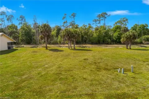 Land in Fly-In Community