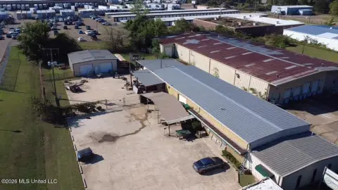 Warehouse with On-Site Parking