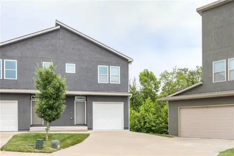 Cul-de-sac Duplex Townhome