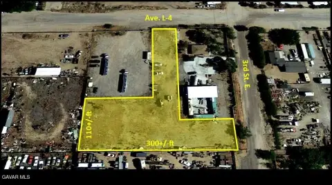 Fenced Yard in Lancaster, CA