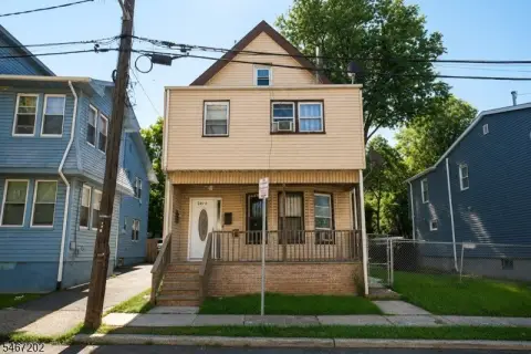 3-Unit Residential Triplex