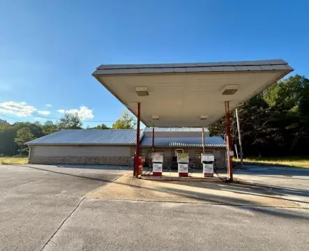 Highway Gas Station With Kitchen
