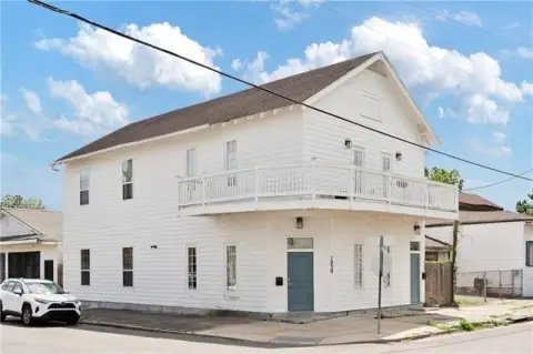 Renovated Historic Duplex with Outdoor Space