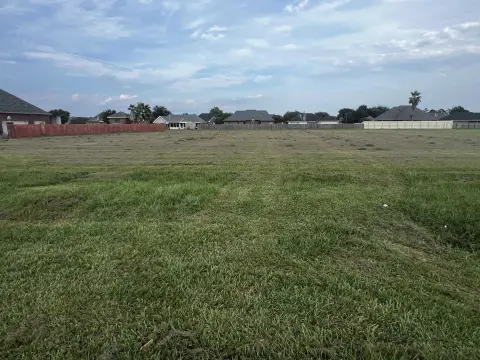 Residential Lot in Rienzi Place