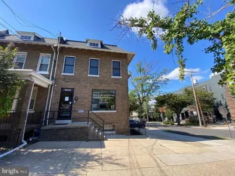 Corner End-Unit Mixed-Use Building