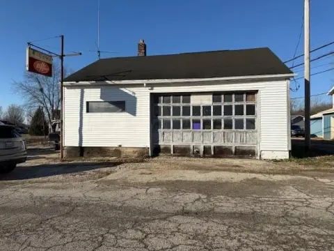 Commercial Garage on Corner Lot