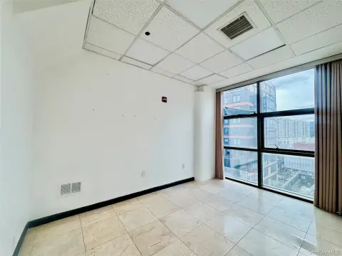 Flushing Commercial Space For Rent