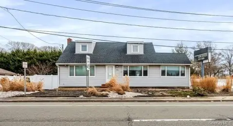 Commercial Building on Sunrise Highway