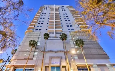 Luxury Penthouse with Strip Views