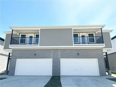 Modern Duplex Near University