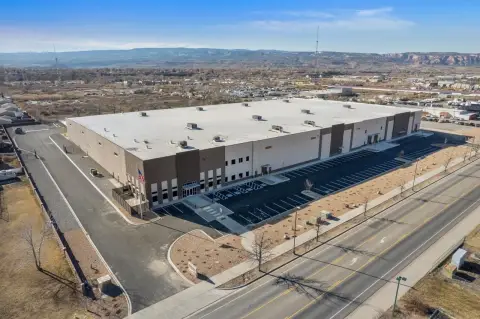 Warehouse with Dock-High Bays