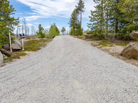 Land with Sweeping Mountain Views