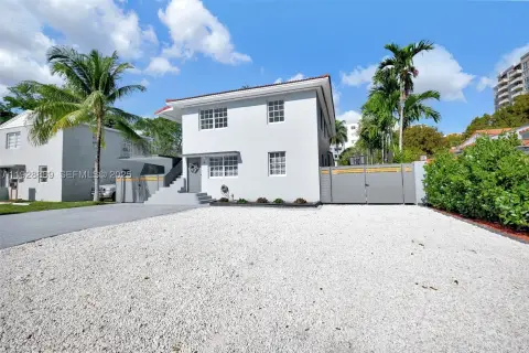 Duplex with Pool and Parking