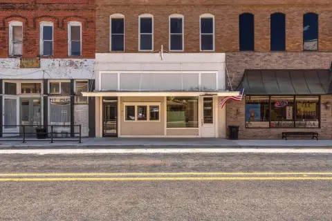 Mixed-Use Office/Warehouse Building