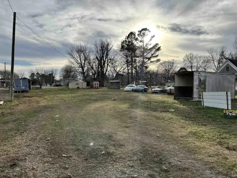 Level Commercial Lot