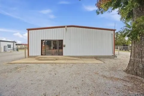 Flex Building with Fenced Yard