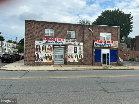 Mixed-Use Retail and Apartment Building