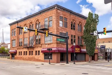 Retail Space in Jackson, MI