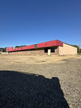 Retail Showroom With Warehouse