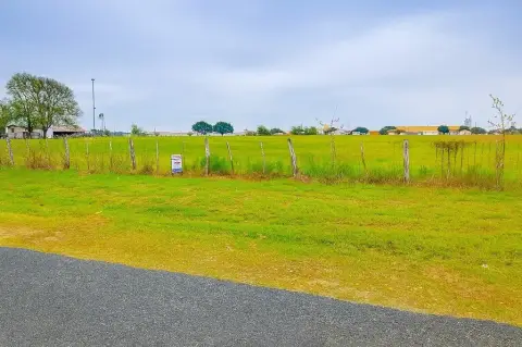 Oversized Lot in Weimar, TX