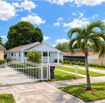 Duplex with Guest House