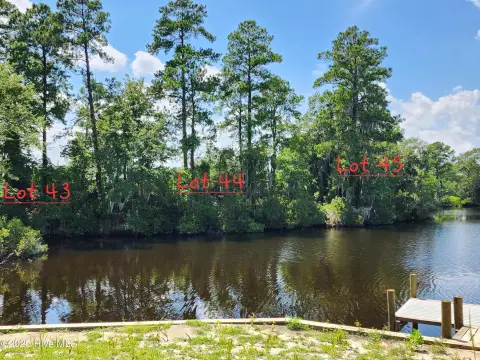 Waterfront Lot in Brice's Creek