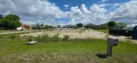 Oversized Residential Lot in Florida
