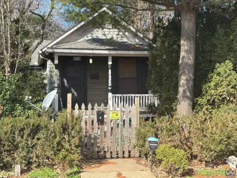 Topeka Bungalow with Off-Street Parking