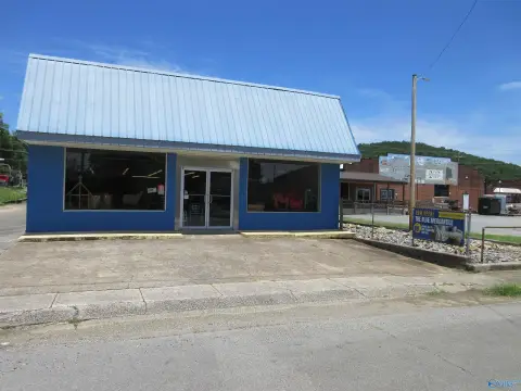 Retail Storefront with Visibility