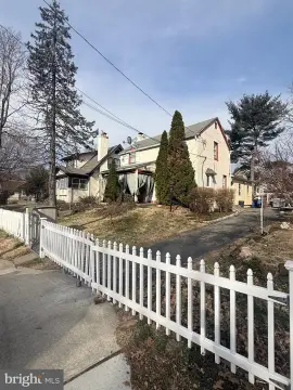 Two-Unit Duplex with Fenced Yard